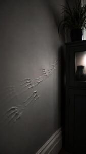 Drag Finger Trails Toward a Hidden Corner